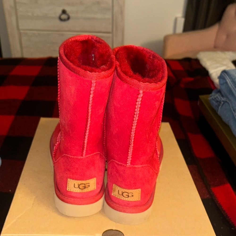 Red classic UGG